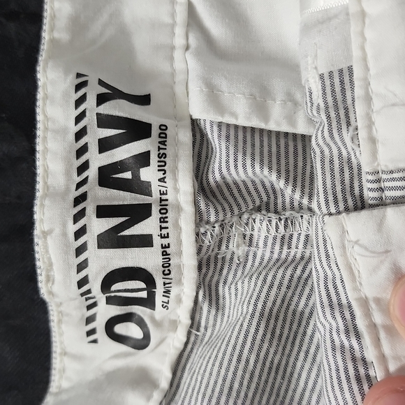 Old Navy shorts 9" inseam - Picture 2 of 4